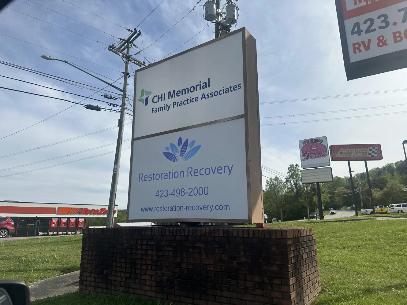 Road sign marking the Soddy-Daisy clinic on Walmart Drive